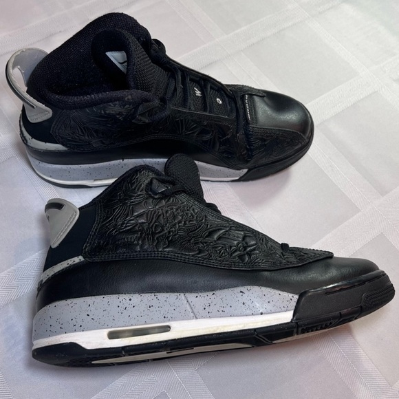 Youth Air Jordans Dub Zero GS Sneakers - Picture 2 of 15